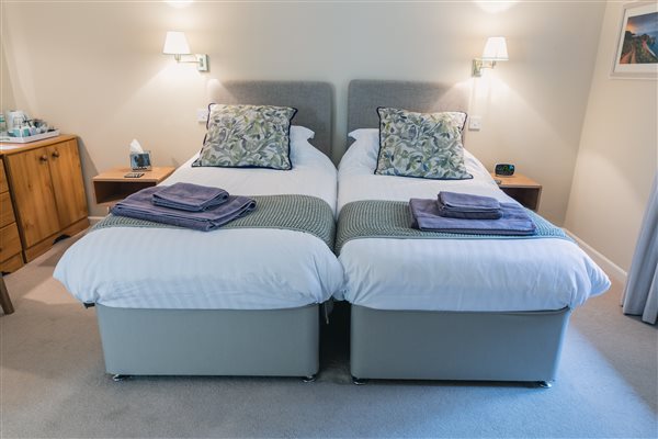 Room 4 superior twin beds large bath sheet hand towel cushions